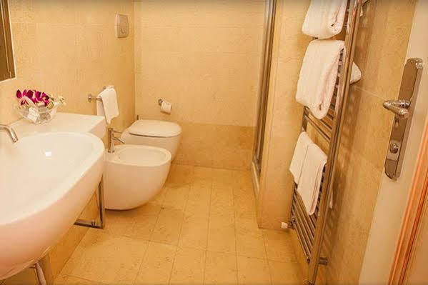 Palace 4*